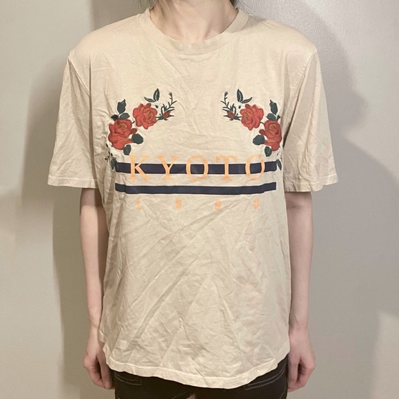Urban Outfitters KYOTO Embroidered T-Shirt - Picture 2 of 2